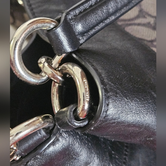 Coach Neverfull bag!!! THIS PURSE HAS SO MANY POCKETS YOU WONT KNOW WHAT TO DO - Picture 2 of 12